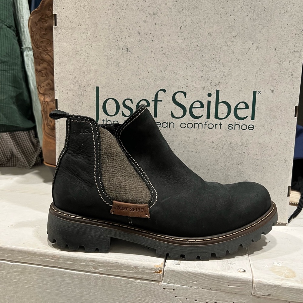 Josef Seibel Black Rugged Sole Boot